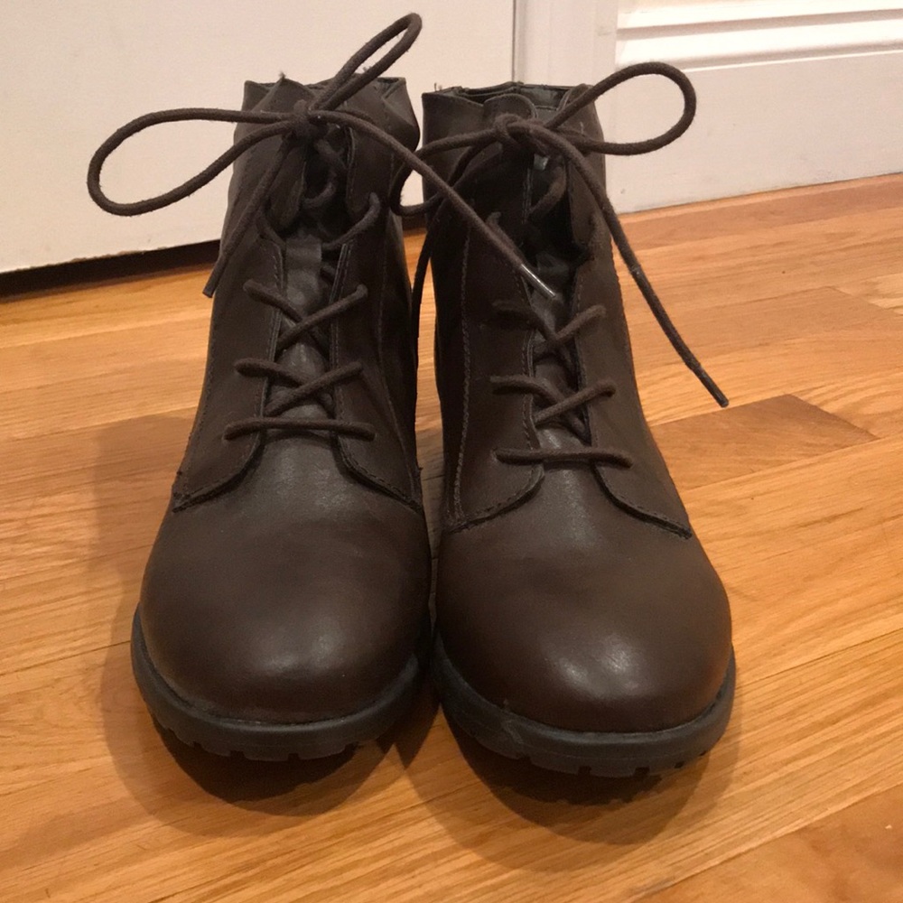 NWOT Brown Fuax Leather Booties